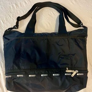 LeSportSac duffle black nylon. Excellent condition